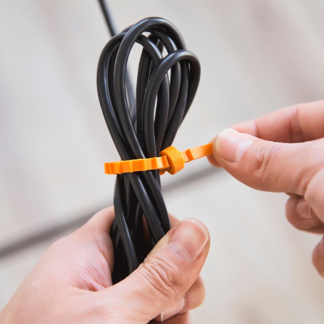 Set de 24 Amarra Cables Reutilizables Q-Knot Plus.